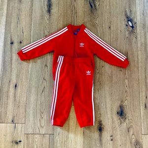 Adidas 2T tracksuit only worn once!